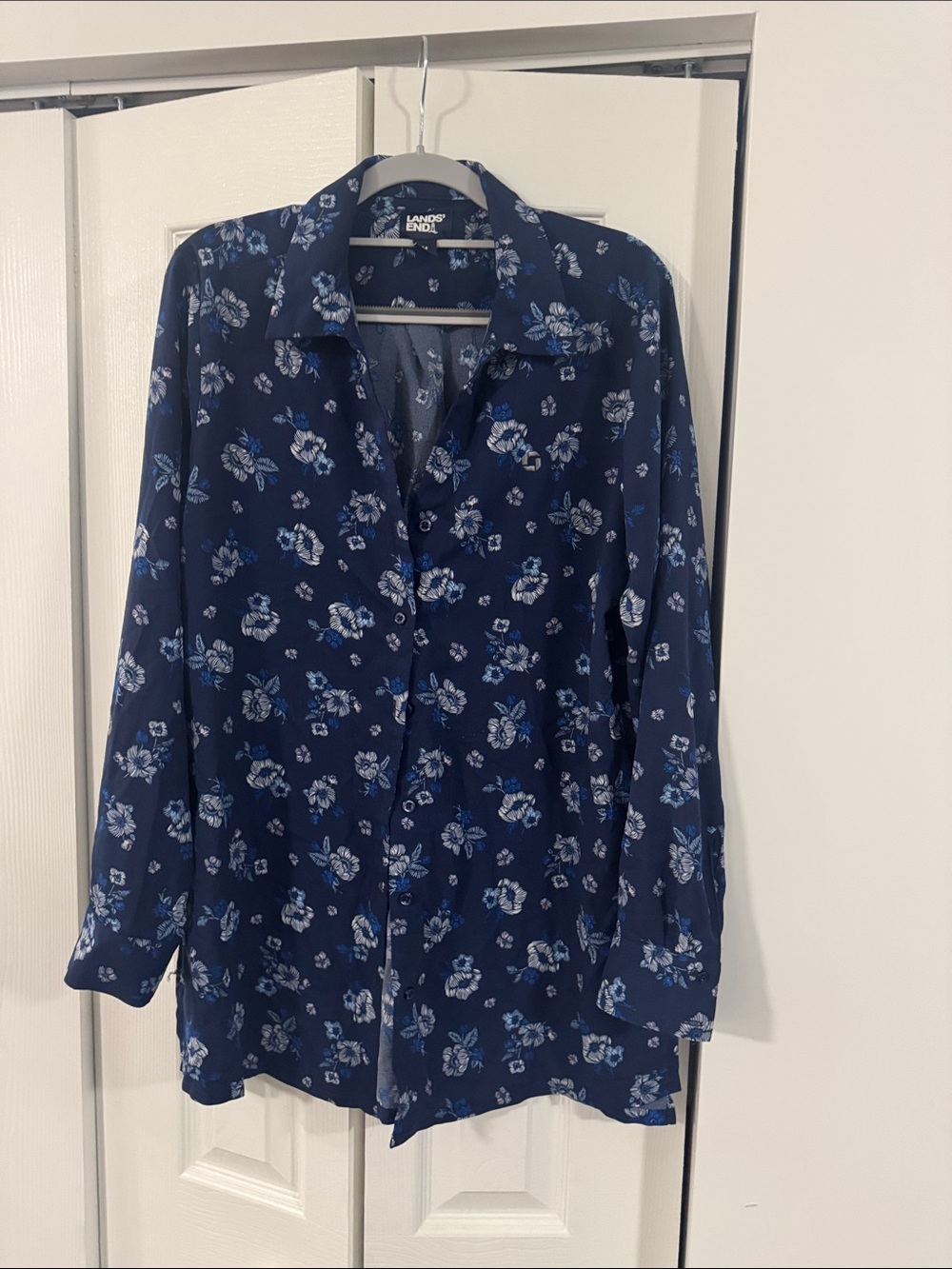 Chase Apparel Lands' End Navy Floral Button-Down Blouse